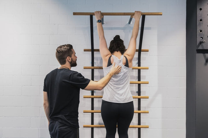 Stärke Deinen Rücken: Effektive Sprossenwand-Übungen für zu Hause - EdelKRAFT